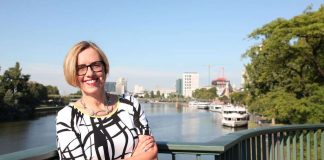 Kolme eurooppalaista uskontojournalistia kirkon äänenä ja vahtikoirana