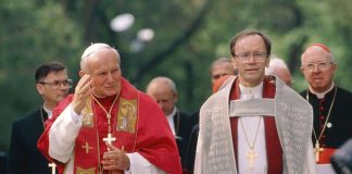 Kirja-arvio: Johtajana murroksessa