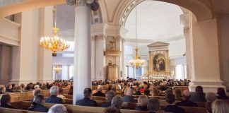 Askola puhui synodaalissa avioliitosta, joukko pappeja kokoontui kirkon epäviralliseen homoiltaan