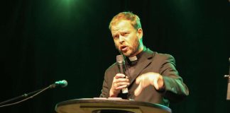 Teemu Laajasalo: Jos Jumalan pelko on Jumalan häpeää, meistä tulee vitsi