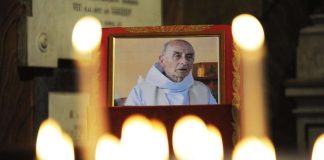 Paavi aloitti surmatun ranskalaispapin pyhimysprosessin