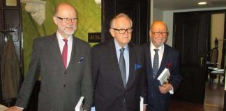 Arvio: Kolmen lännen tietäjän ääni