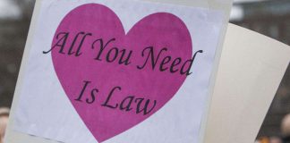 Selvitys: Papin ei tarvitse vihkiä sateenkaariparia – mutta jos pappi vihkii, liitto on pätevä