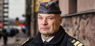 Kotimaa24 kysyi sotilasetiikan tutkijalta: Käyvätkö koneet eettisempää sotaa kuin ihmiset?