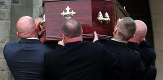 Englannin kirkko kutistuu, mutta valoakin on näkyvissä