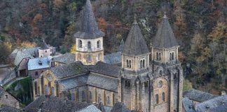 Conquesin luostarin munkit kiinnostuivat suomalaistaiteilijoista – pyysivät esiintymään