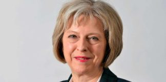 Britannian sekularistiseura vaatii pääministeri Theresa Mayta olemaan suosimatta kristinuskoa