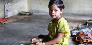 Karsiminen vaikuttaa joululahjoihin – nousussa aineettomat lahjat ja hyväntekeväisyys