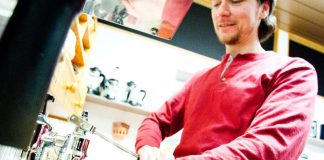 Andrei Sirotkin teki kahvipaahtimosta kohtaamispaikan Kemiin