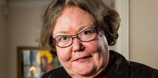 Piispa Askola antoi Vuoden homo -palkinnon QX Gay Gaalassa – miksi?