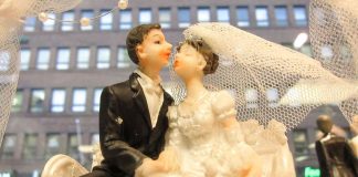 Emerituspiispoilla erilaisia näkemyksiä vihkimisestä – eniten kannatusta saa kirkon nykykäytäntö