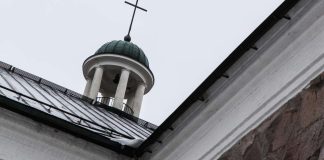 Uusi avioliittolaki aiheutti vain lievän piikin kirkosta eronneiden määrään