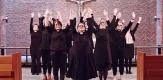 Video yllättää – työntekijät alkavat tanssia Malmin kirkossa