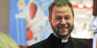 Helsingin piispanvaalin ehdokasasettelu alkoi, Teemu Laajasalon paperit jätettiin heti