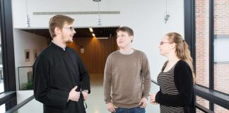 ”Ortodoksinen pappi on usein yksin työnsä kanssa” – Kotimaa jututti ortodoksiopiskelijoita Joensuuss