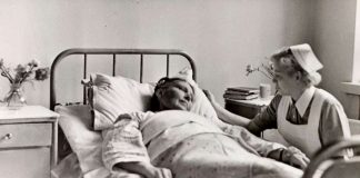 Mysteerikuva: Kuka istuu sairaan vieressä?