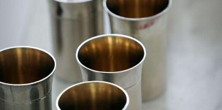 Lestadiolaispappi vertaa blogissa naispapin toimittamaa ehtoollista lasten leikkeihin