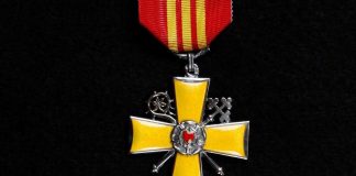 Kirkolliset kunniamerkit arkkitehti Juha Leiviskälle ja kirkkoneuvos Risto Cantellille