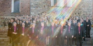 Paikallisia rakenteita, ei nuorisokiintiöille – kirkon tulevaisuustyö otti seuraavan askelen