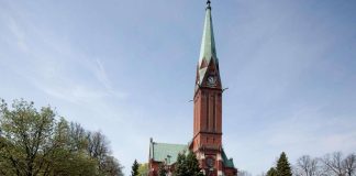 Tuomiokapituli ratkoi erimielisyyden rukouksen paikasta – kirkkoneuvoston kielto pitää