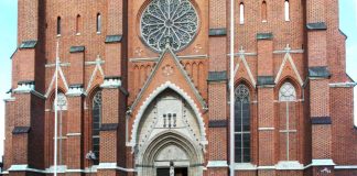 Ruotsissa häly Luther-muistomerkistä – Uppsalan tuomiokirkon eteen tulee miljoonien kruunujen pöytä