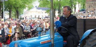 Kirkkopäivät on vuosien saatossa muuttunut valistustapahtumasta kansanjuhlaksi