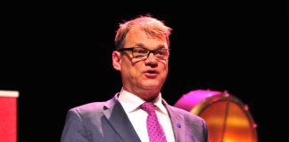 Pääministeri Sipilä Kirkkopäivillä: Uskonnoilla tärkeä rooli sovinnon vahvistamisessa