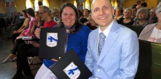 Täysi Turun Mikaelinkirkko liikuttui Suomalaisessa messussa – samalla juhlittiin Radio Deitä