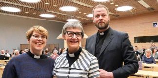 Helsingin piispanvaalipaneelit reippaasti liikkeelle – pikakysymykset ärsyttivät Hallamaata