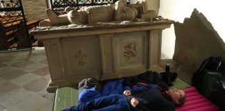 Elina Helkala pani maate 1600-luvun palkkasotilaan vierelle – 130 yöpyi Turun tuomiokirkossa