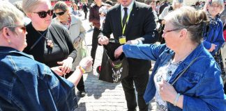 Kommentti: Kirkon superjuhlilla oli kaksi hämmentävää kolehtikokemusta