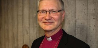 Piispa Seppo Häkkiselle sotilasansiomitali