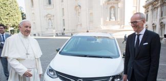 Paaville lahjoitettiin täyssähköauto