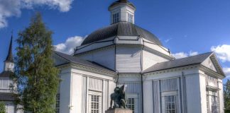 Kirkkoneuvostolta pieni myönnytys: Lapualla sateenkaariparit esirukoukseen nimeltä mainiten