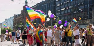 Laaja tutkimus: Sateenkaariperheiden lapset voivat Suomessa hyvin