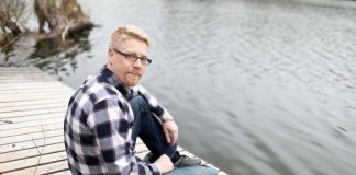 Pikkutarkka, sääntöjä rakastava pastori Marko Sagulin levittää ilosanomaa erilaisten yhteydestä