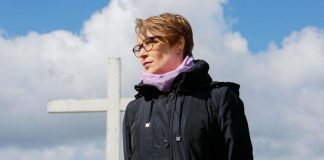 Karismaattisissa liikkeissä kuka vain voi olla hengellisesti merkittävä, tietää tutkija Tuija Hovi