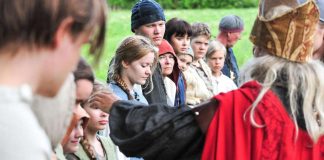 Kesäteatteri paljastaa: Piispa Henrikin taustat vihdoin julki!