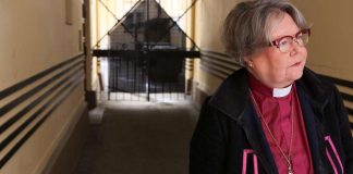 Piispa Irja Askolan seitsemän vuoden yksinäisyys – kertoo vihapostin vieneen uupumuksen rajoille