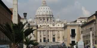 ”Vatikaanin kakkosmies”, opin puolustajana toiminut kardinaali syrjään tehtävästään