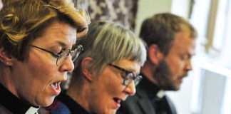 Helsingin piispanvaalin aatto huipentui körttiseuroihin – tällaiset puheet ehdokkaat pitivät