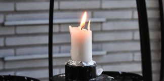 Kello kymmenen messut alkavat sunnuntaina hiljaisella hetkellä