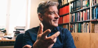 Dekaani: Teologinen tiedekunta ei ole riidoissa Kari Peitsamon kanssa