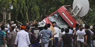 Guardian: Intialainen kulttijohtaja tuomittiin kahdesta raiskauksesta – mellakoissa kuoli ainakin 38