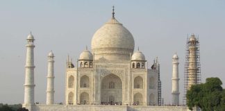 Taj Mahalin uskonnollisesta taustasta kiistellään Intiassa