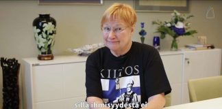 Vaikuttajat ylistävät Irja Askolaa Kiitos-paidoissa Kirkko ja kaupungin videolla