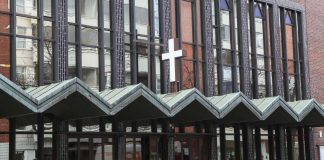 Helluntaikirkko julkaisi kannanoton: Avioliitto on miehen ja naisen välinen liitto