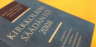Vihkijöille vakava moite ja kirjallinen varoitus – miten tuomiokapitulit oikein voivat rangaista?