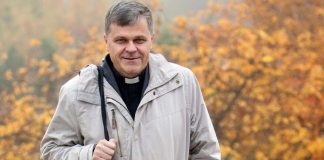 Vuoden papiksi valittu kirkkoherra Juha Tanska Haminasta saa kiitosta yhteisöllisestä toiminnasta