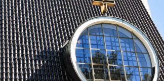 Kysely: Suomalaiset uudistaisivat kirkon oppia nykyistä rohkeammin